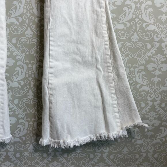 5/$30 Hummingbird High Rise Bellbottom Jeans White S - Picture 2 of 6
